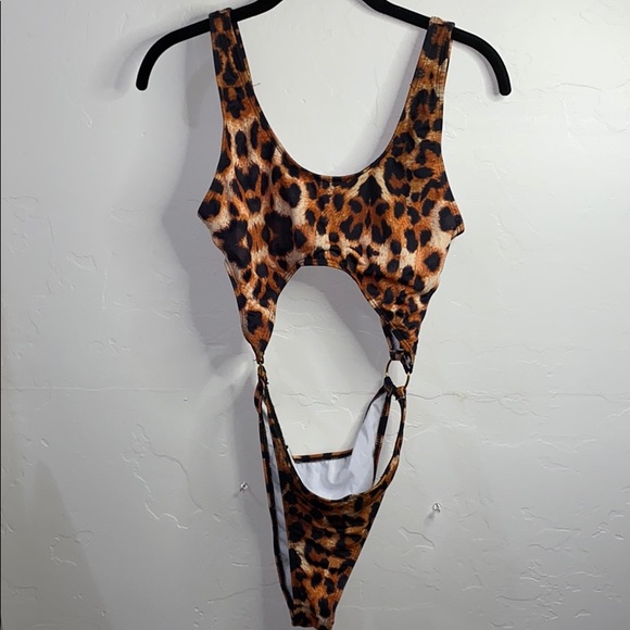 Cheetah swimsuit - Picture 3 of 5